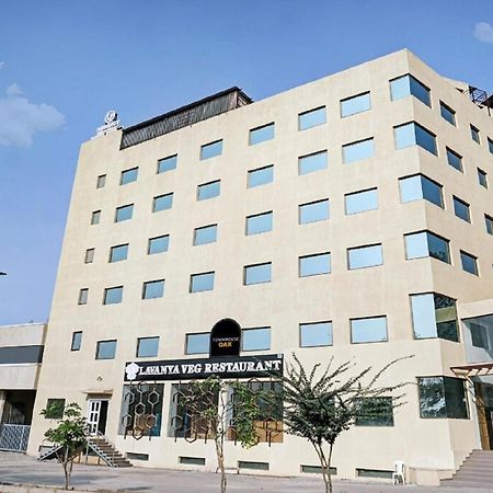 L P Regency, Πούνε Εξωτερικό φωτογραφία