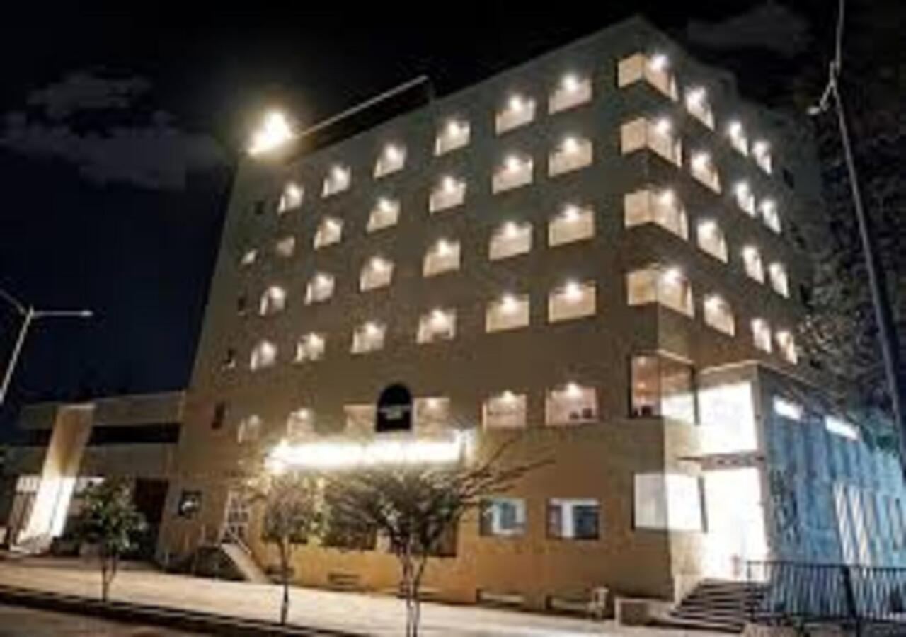 L P Regency, Πούνε Εξωτερικό φωτογραφία