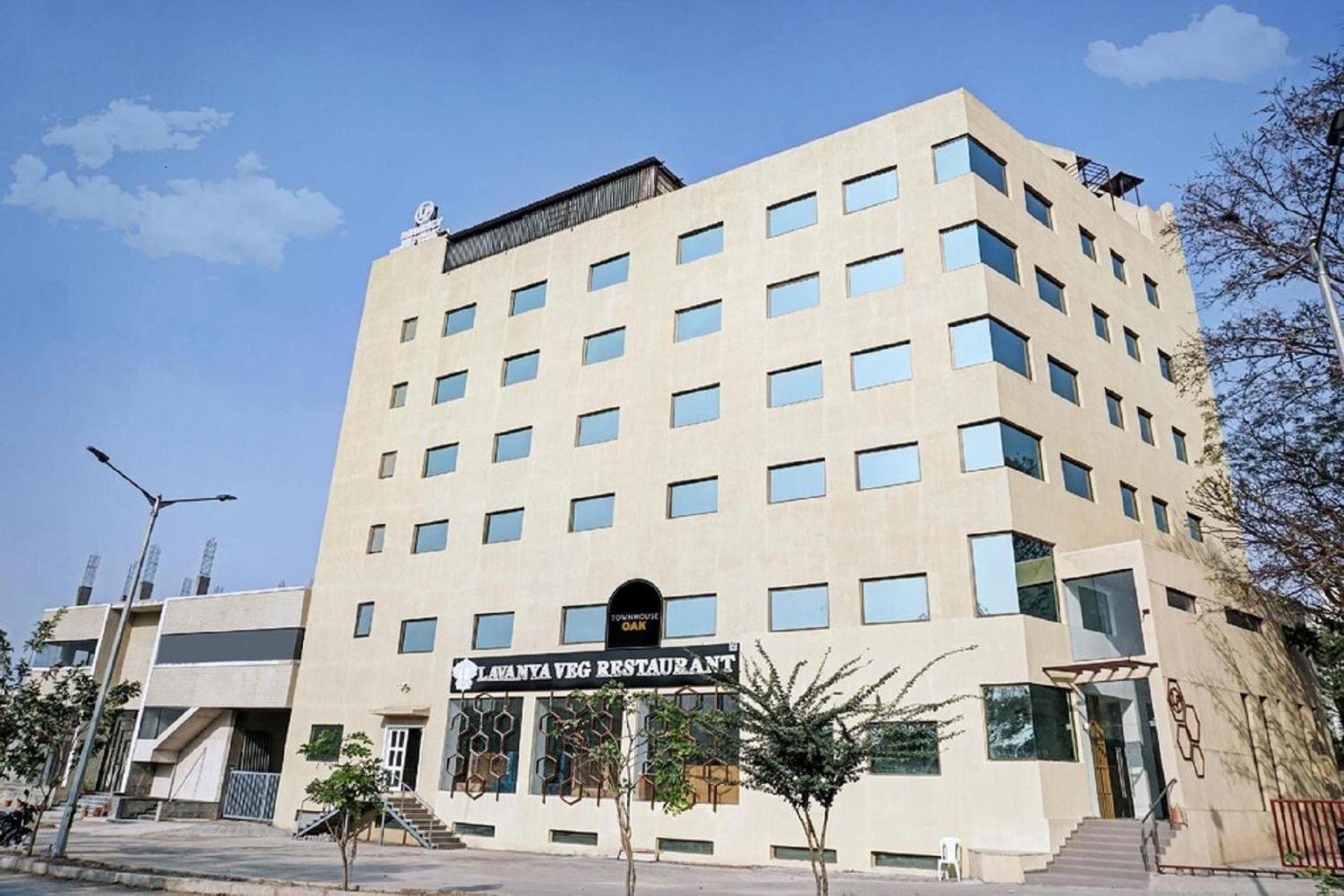 L P Regency, Πούνε Εξωτερικό φωτογραφία