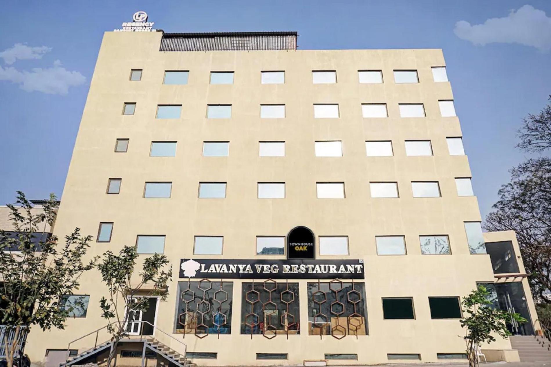 L P Regency, Πούνε Εξωτερικό φωτογραφία